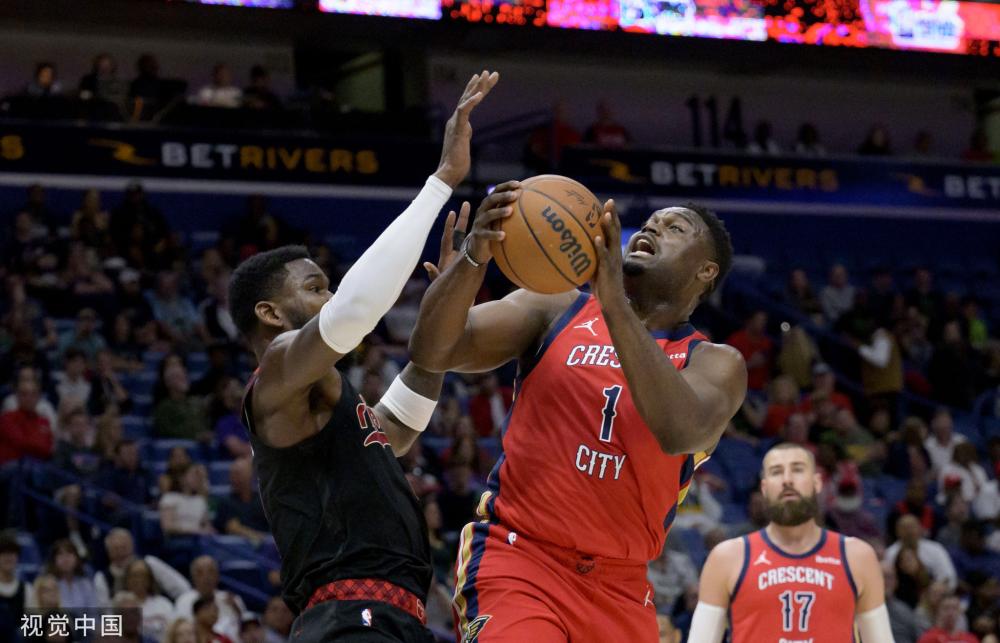 四溢的足球 四溢的足球