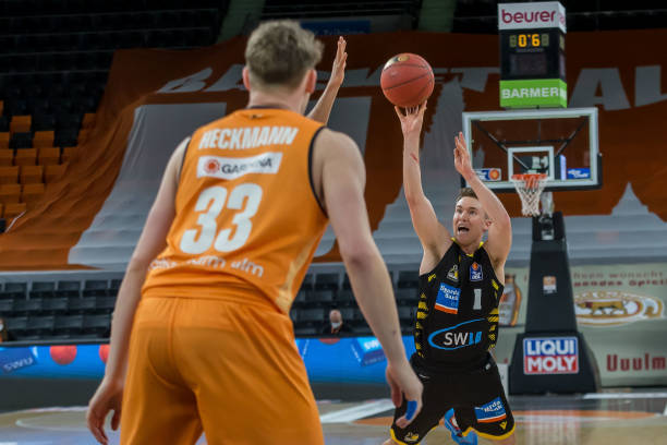 奥恩斯坦：如果切尔西今夏不买断桑乔，需要向曼联支付500万镑.